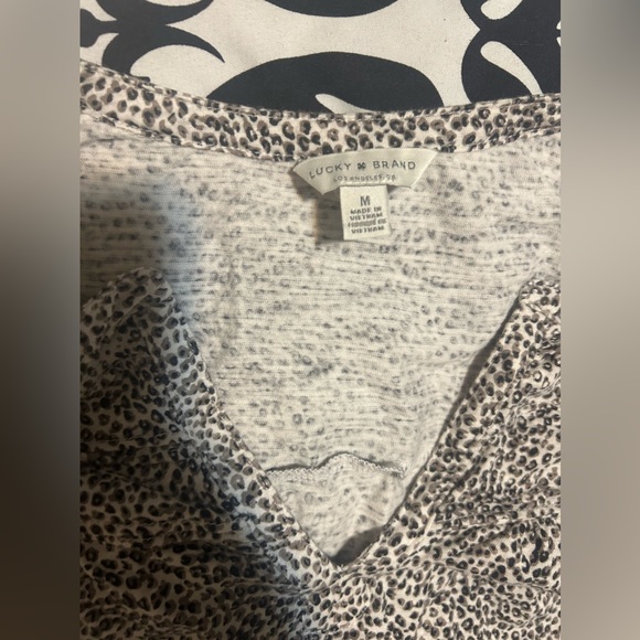 Lucky brand long sleeve leopard print shirt- size m - Picture 6 of 9